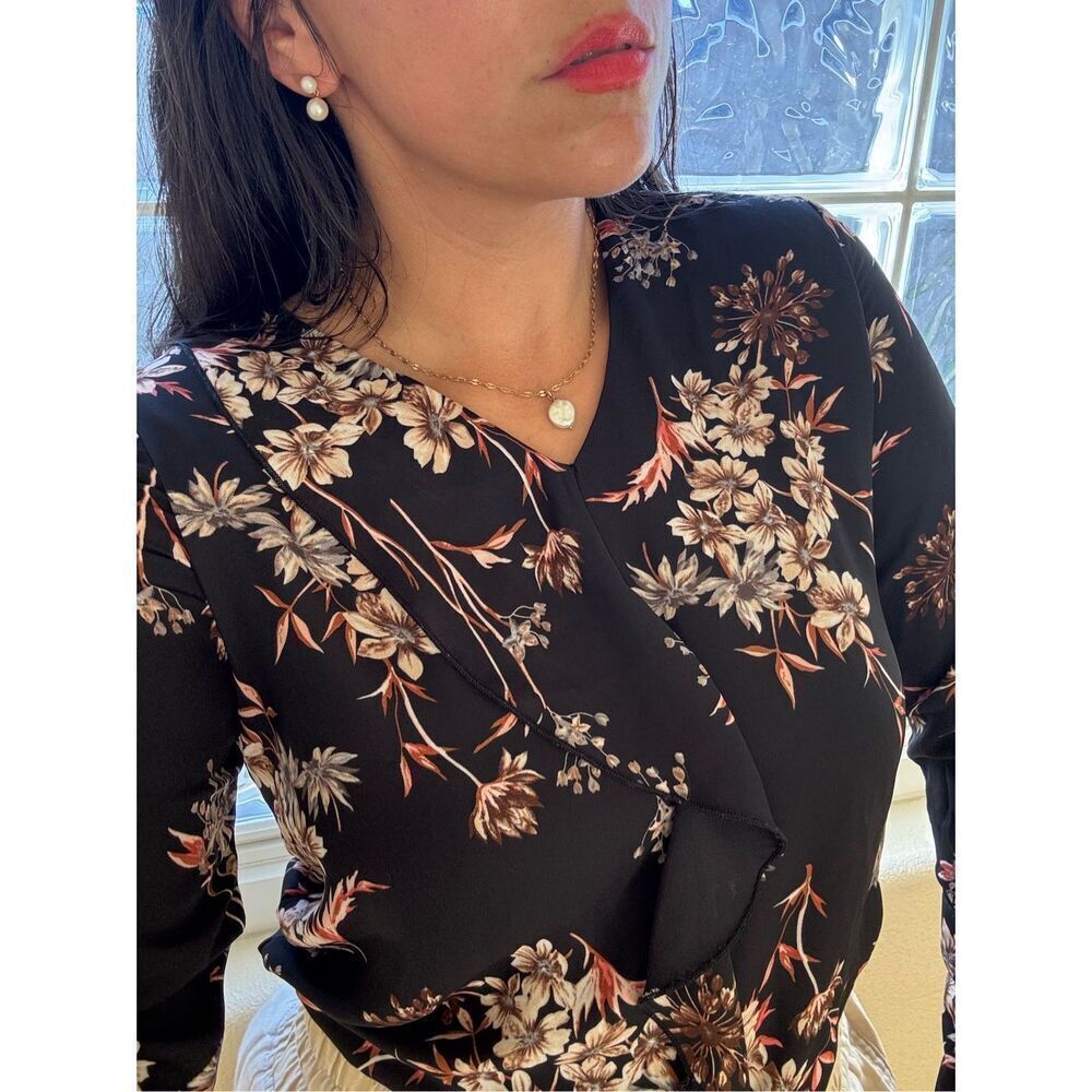 Roz & Ali women’s XS floral black romantic one sided ruffle blouse long tapered
